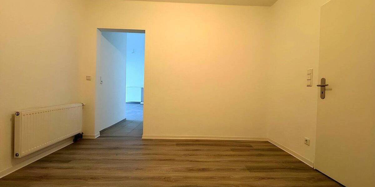 Etagenwohnung Duisburg Untermeiderich - 2 Zimmer, 100 m&sup2;, 780&euro; | Angebot:26859109