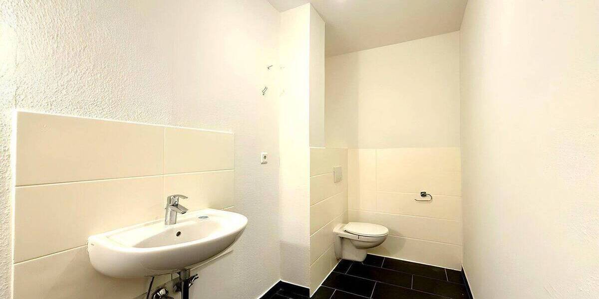 Etagenwohnung Duisburg Untermeiderich - 2 Zimmer, 100 m&sup2;, 780&euro; | Angebot:26859109