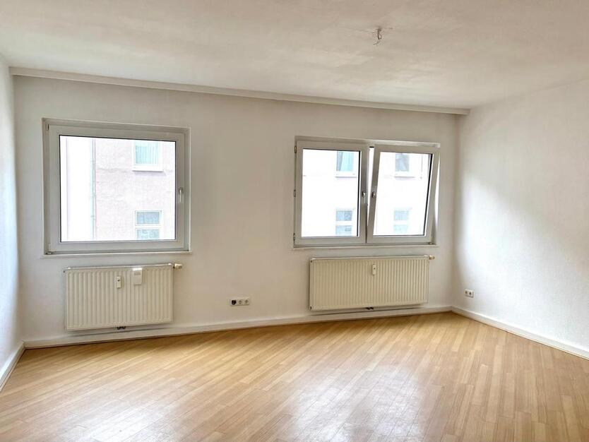 Helle 2-Zimmer Wohnung mit Balkon - Annastraße