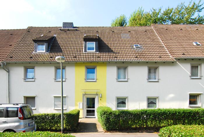 Bezugsfertige, 2 Zimmer Wohnung im Dachgeschoss mit modernem Wannenbad