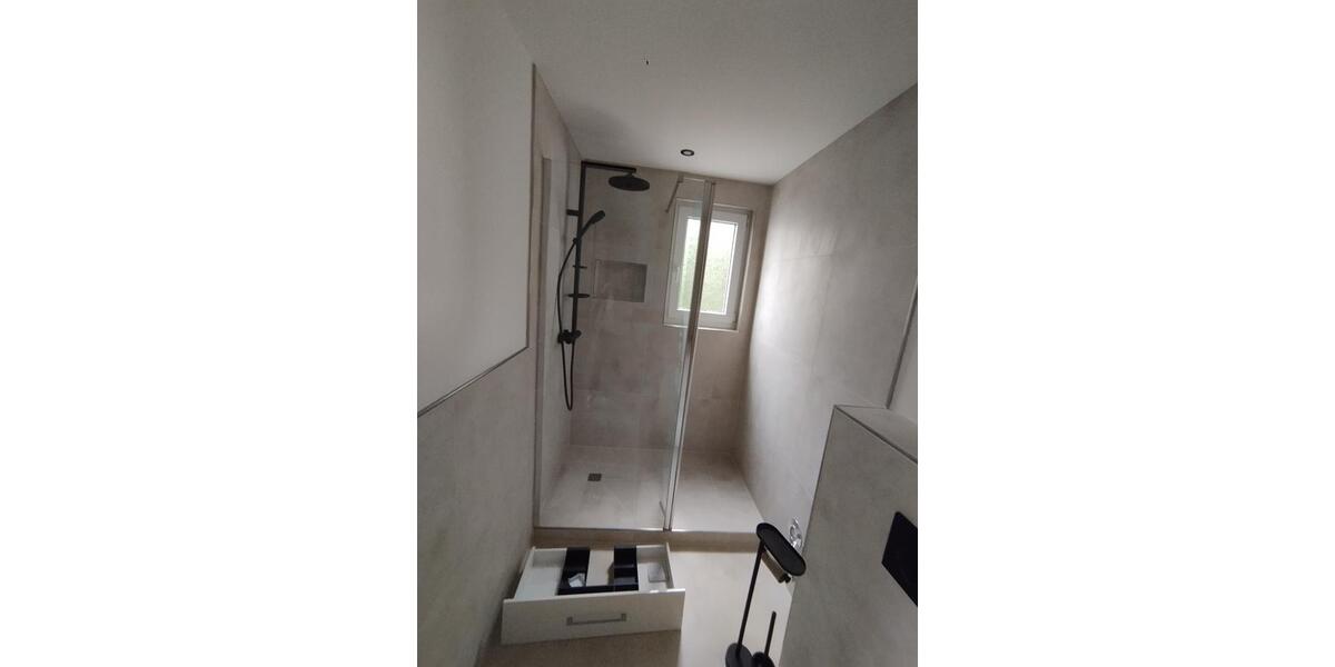 Dachgeschosswohnung *** Erstbezug nach vollständiger Sanierung ** 3 zimmer