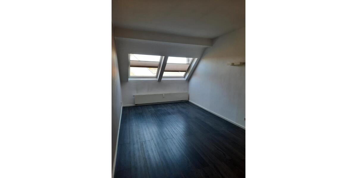 Dachgeschoßwohnung Essen Stadtbezirk II - 5 Zimmer, 124 m&sup2;, 1.470&euro; | Angebot:27621026