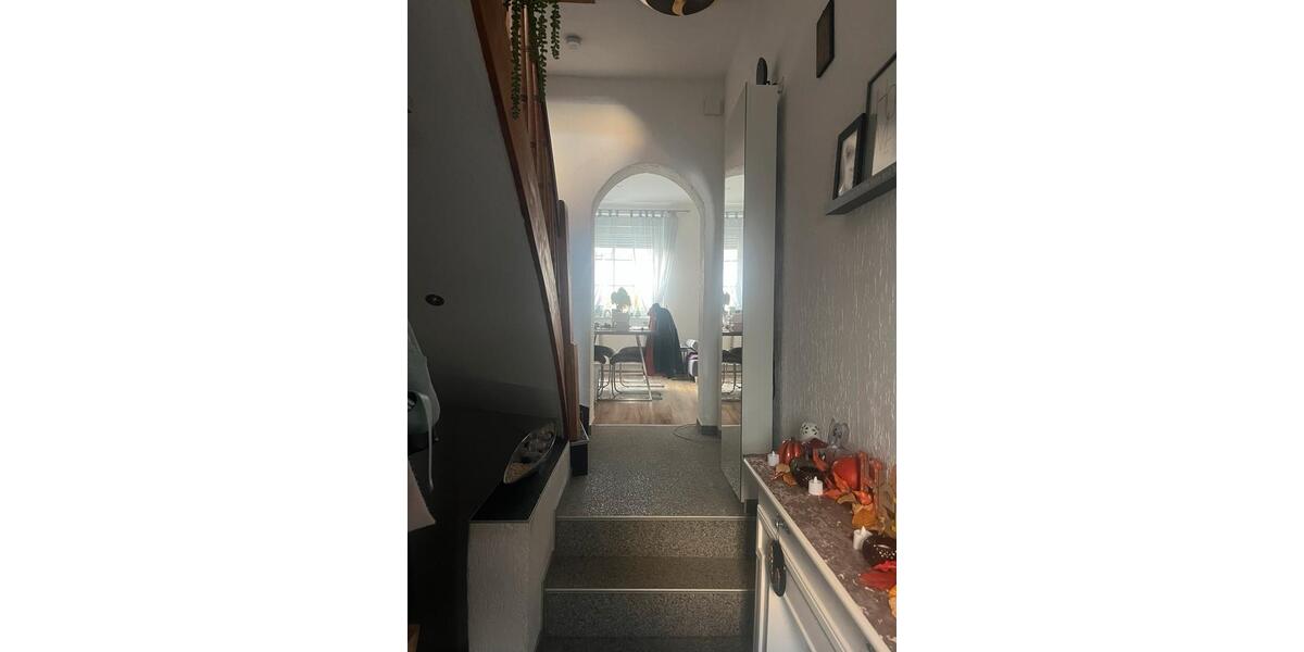 Reihenmittelhaus-modernisiert, gemütlich mit Garten und 2 Garagen 4 zimmer