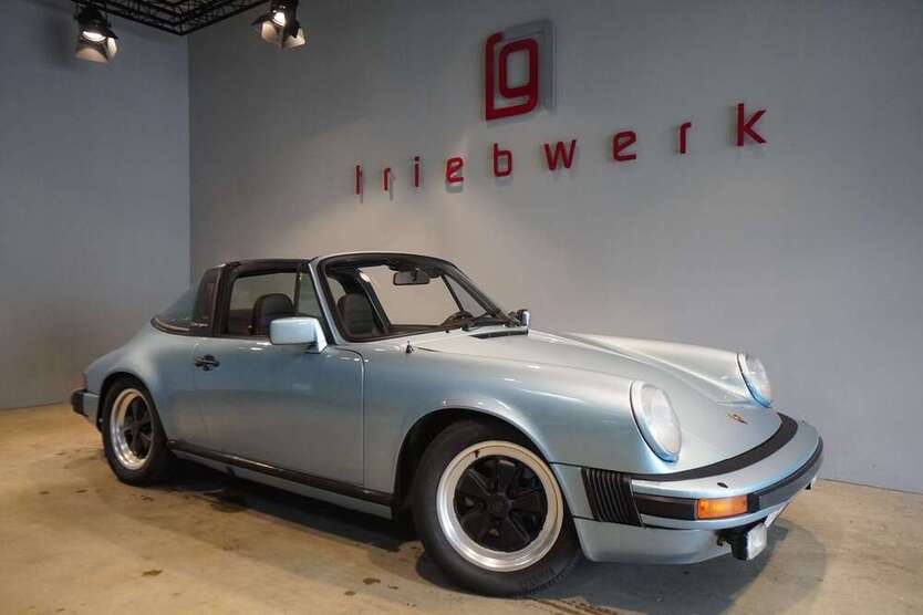 911