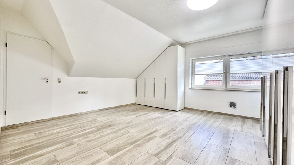 Etagenwohnung Ratingen - 2.5 Zimmer, 117 m&sup2;, 1.530&euro; | Angebot:26317091