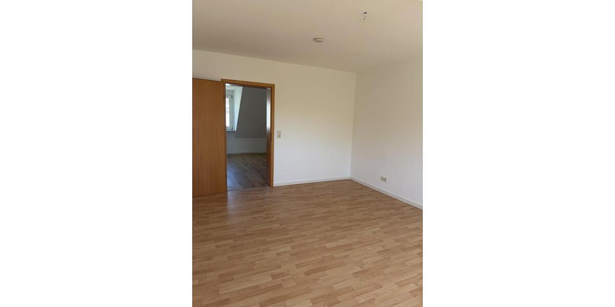 Dachgeschoßwohnung Duisburg - 2 Zimmer, 47 m&sup2;, 470&euro; | Angebot:26427157