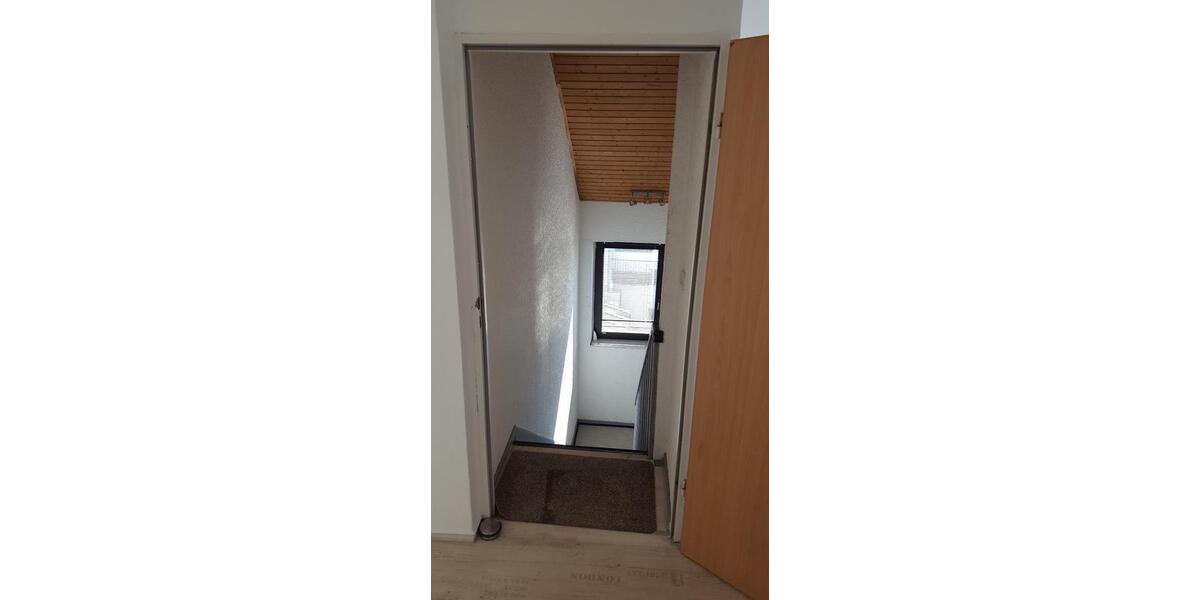 Dachgeschoßwohnung Duisburg Essenberg - 3 Zimmer, 450&euro; | Angebot:21343656