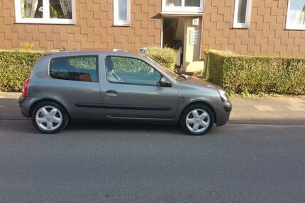 Renault Clio 196.000 km 1.290 &euro; Oberhausen 46145