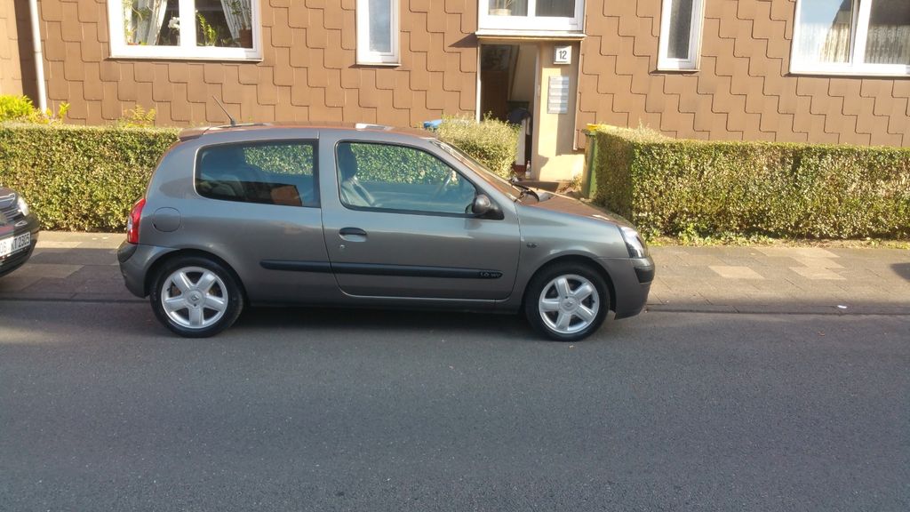 Renault Clio 196.000 km 1.290 &euro; Oberhausen 46145