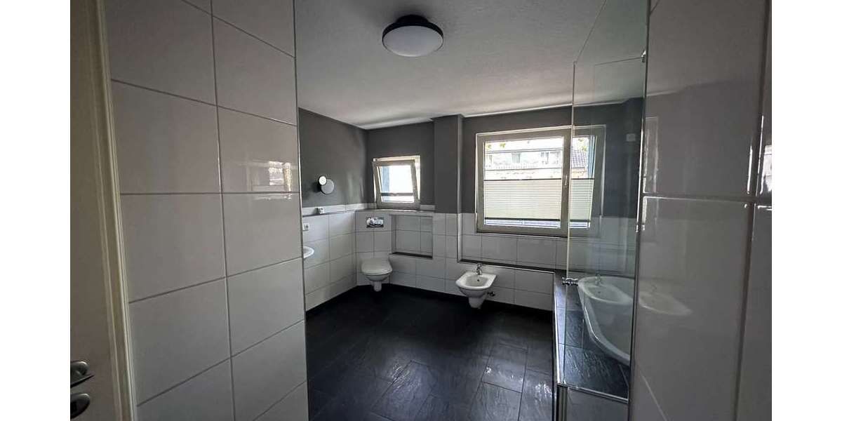 Dreifamilienhaus in Oberhausen-Lirich mit Garten, Dachterrasse und 296 m² Bauland inklusive - Mehrfamilienhaus, Wohnhaus Oberhausen Alstaden | Angebot:27493794