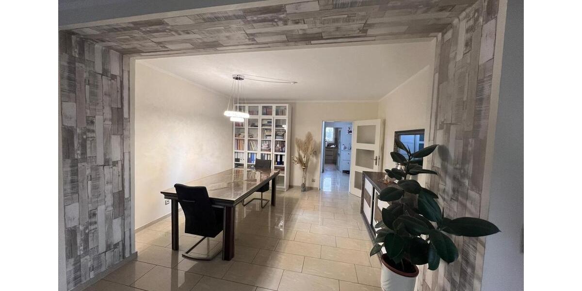 Bezaubernde Wohnung mit Tiefgaragenstellplatz und Wintergarten 4.5 zimmer