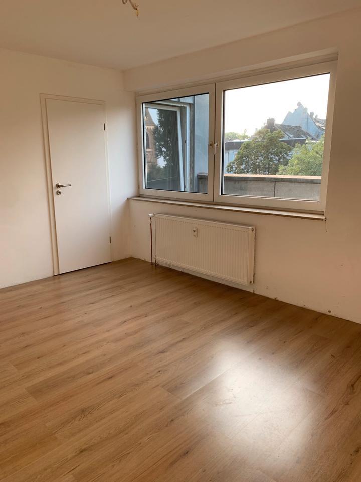 Sanierte zwei 2,5 Zimmer Wohnung mit Terrasse