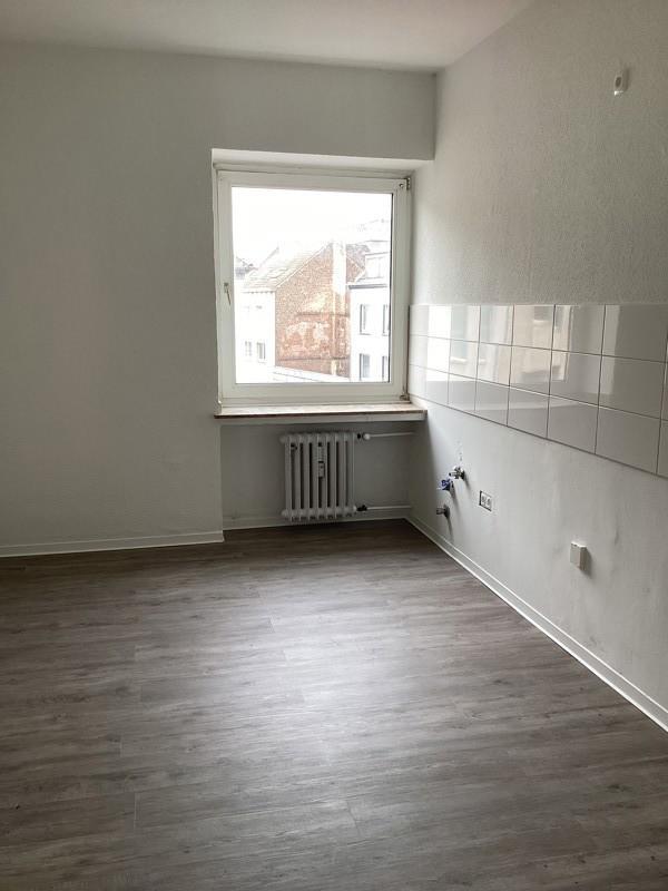 Auto? Unnötig! Mitten in der City: zentrale 4-Zimmer-Wohnung (keine Zahlung über das Jobcenter) zimmer