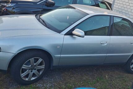 Audi A4 150.000 km 2.380 € Bottrop 46236