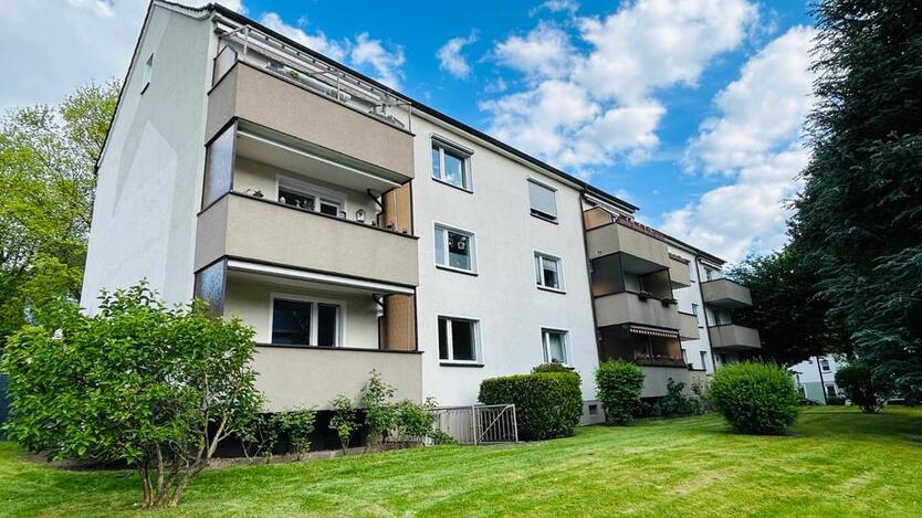 frisch renovierte 3,5 Zimmer Wohnung in ruhiger Lage