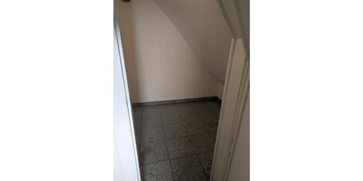 Dachgeschoßwohnung Essen Stadtbezirk II - 5 Zimmer, 79 m&sup2;, 850&euro; | Angebot:25176287