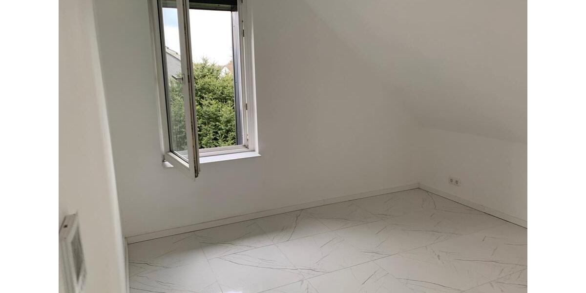 Dachgeschoßwohnung Mülheim an der Ruhr Rechtsruhr-Nord - 3.5 Zimmer, 85 m&sup2;, 850&euro; | Angebot:26120917