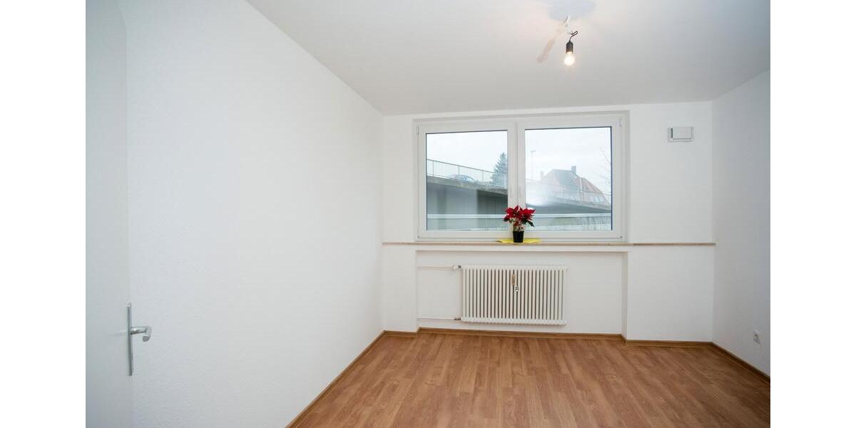 ** PROVISIONSFREI MIETEN ** Sonnige 3-Zimmerwohnung im EG mit Loggia 3 zimmer