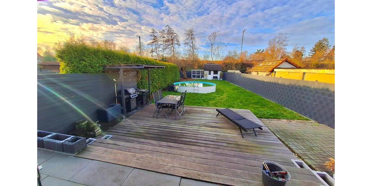 Doppelhaushälfte mit Wintergarten, Garten, Terrasse und Parkplatz 3.5 zimmer