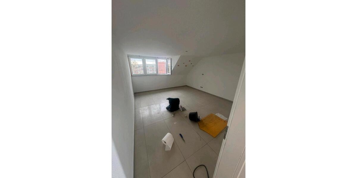 3.12 Zimmer Dachgeschoss Wohnung 3.Etage 3 zimmer