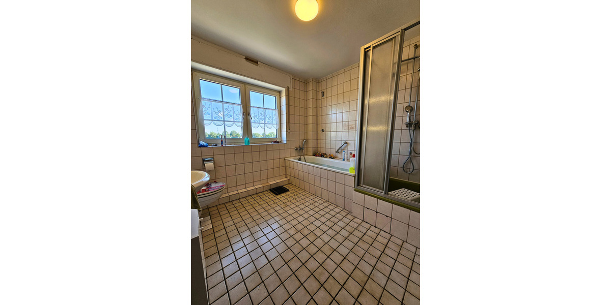 Großer Garten, freier Blick, viel Potenzial – Ihr neues Familienhaus in Kamp-Lintfort 5 zimmer