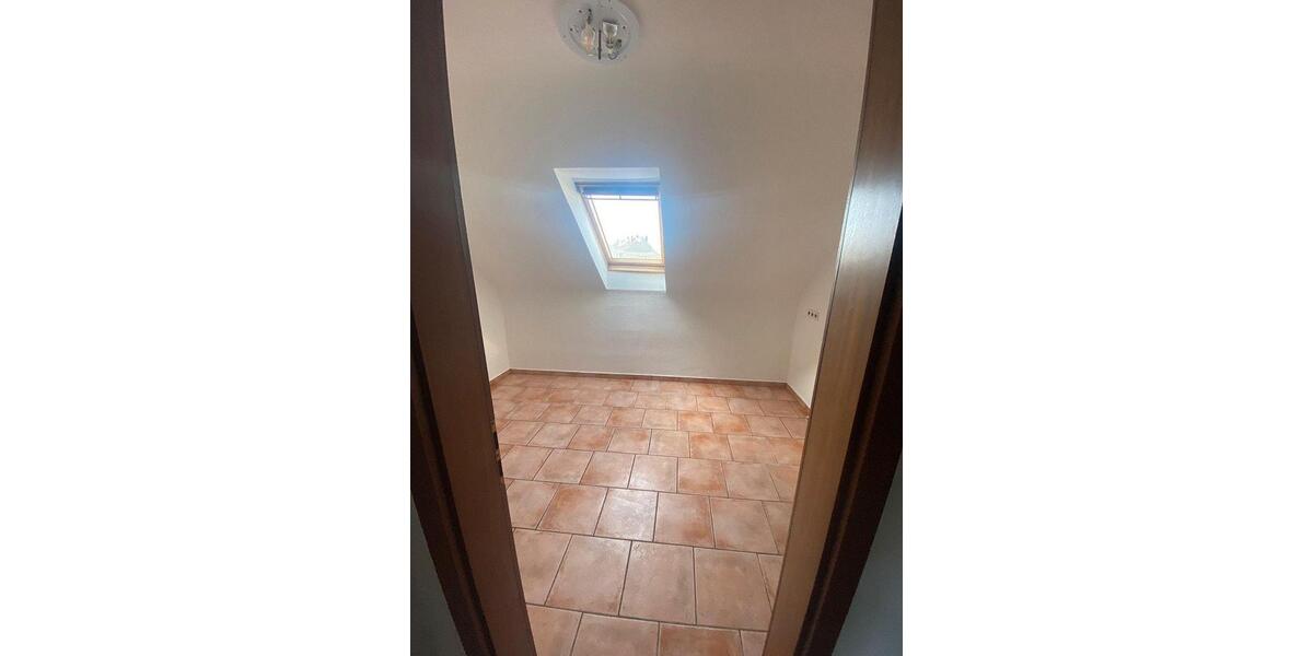 Dachgeschoßwohnung Duisburg Duisburg-Mitte - 2 Zimmer, 65 m&sup2;, 450&euro; | Angebot:26262987