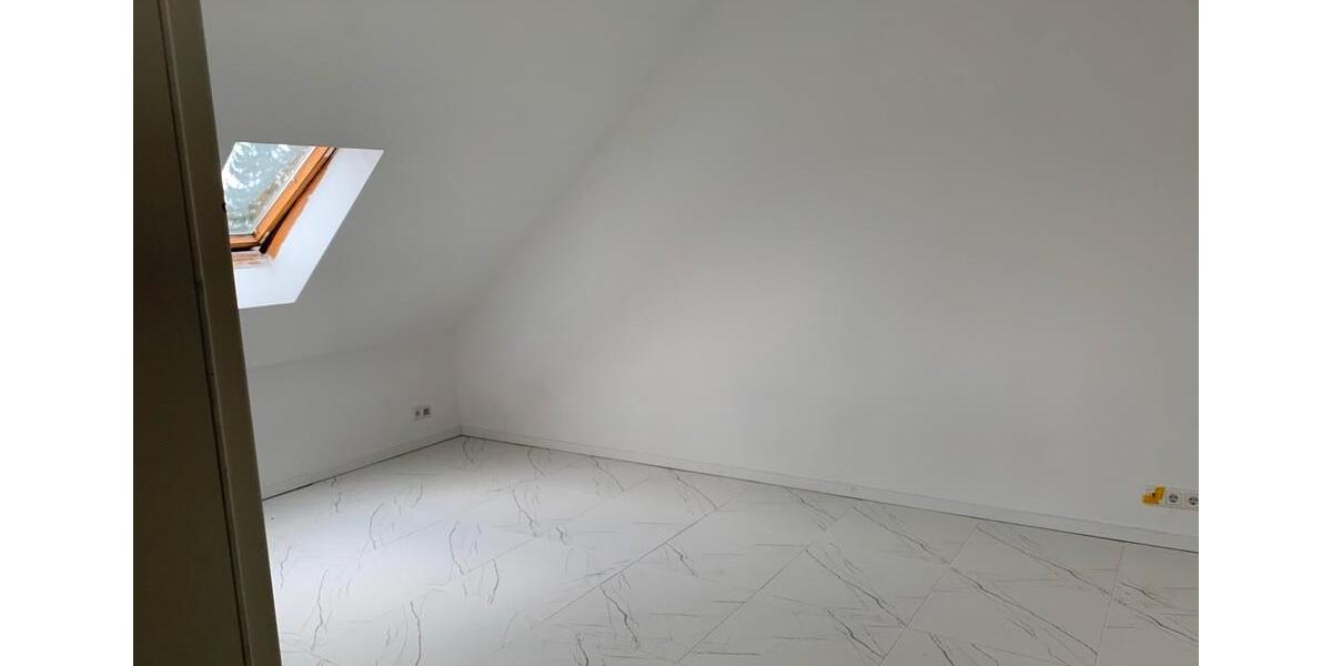 Dachgeschoßwohnung Oberhausen Schmachtendorf - 3.5 Zimmer, 85 m&sup2;, 850&euro; | Angebot:26122522