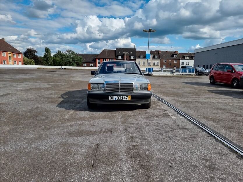 Mercedes-Benz 190 112.000 km 9.950 € duisburg 47178