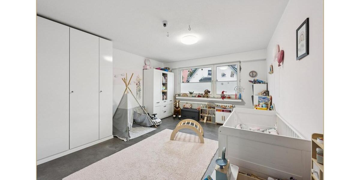 Großzügige 130qm Maisonette-Erdgeschosswohnung mit Garten, Terrasse, Balkon, Garage und Alarmanlage 4 zimmer