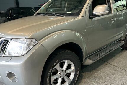Nissan Pathfinder 146.900 km 15.990 &euro; Duisburg 47059