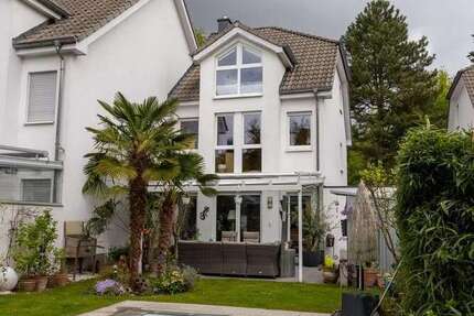 Haus zum Mieten in Düsseldorf 4.550 € 180 m²