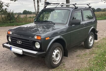 Lada Niva 23.500 km 12.750 € Marl 45768
