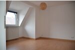 PRIVAT: Moderne 2,5 Zi. Dachgeschoss-Wohnung in ruhiger zentraler Top-Lage, ohne Balkon