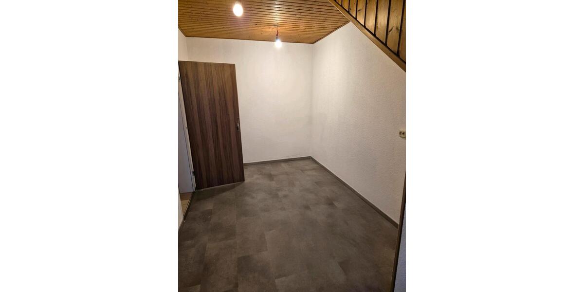 Dachgeschoßwohnung Dinslaken Hiesfeld - 2 Zimmer, 73 m&sup2;, 680&euro; | Angebot:25056427