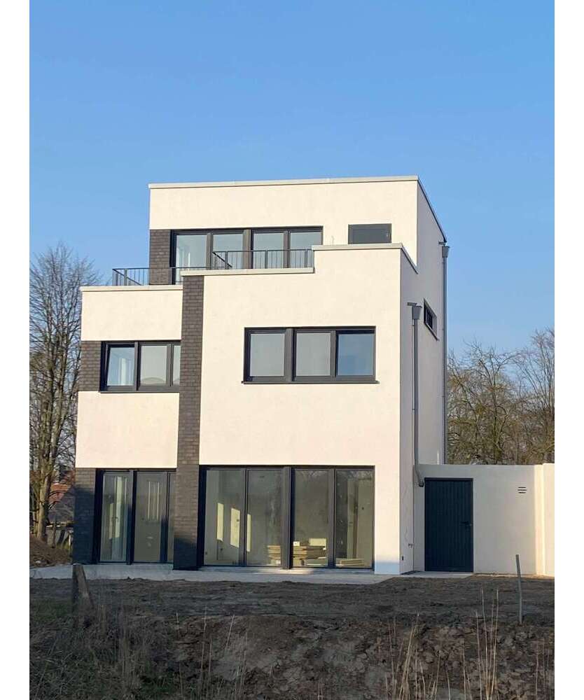 Haus zum Kaufen in Duisburg 1.183.000 € 199 m²