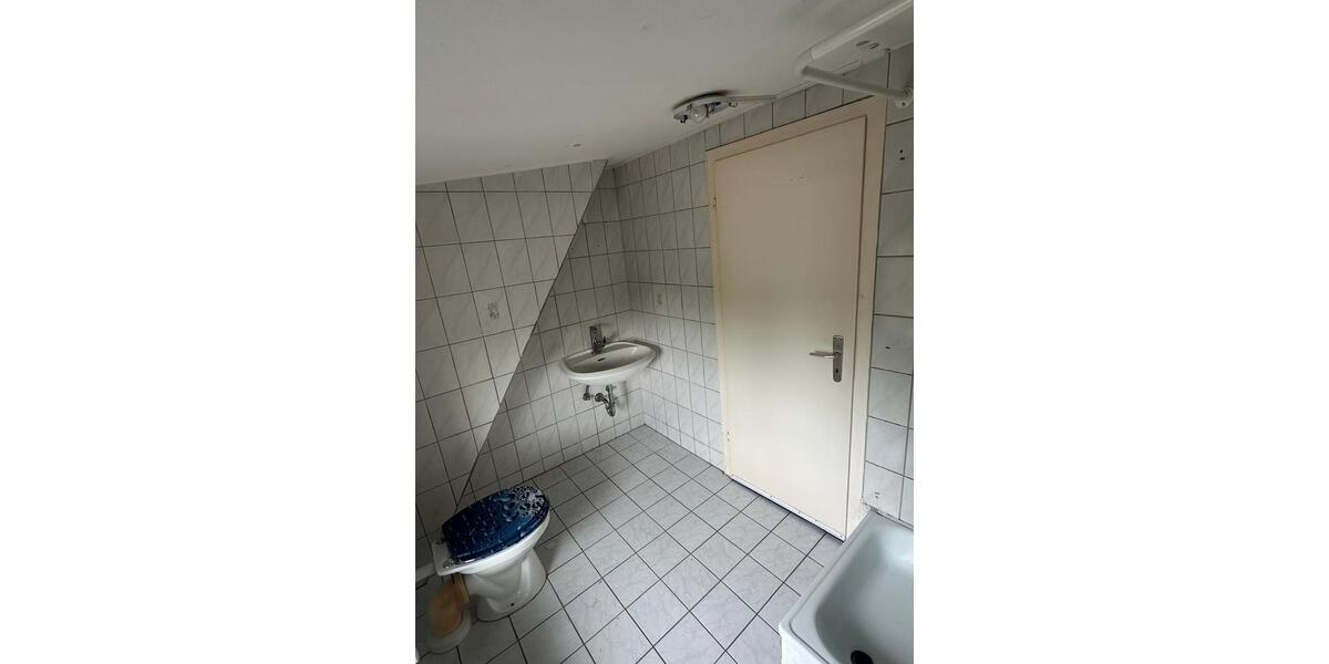 Dachgeschoßwohnung Duisburg Essenberg - 3 Zimmer, 82 m&sup2;, 500&euro; | Angebot:26428316