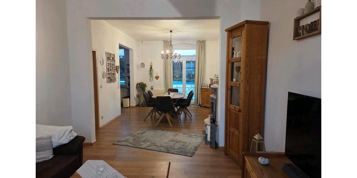 Doppelhaushälfte mit 6,5 Zimmer und 649 qm Grundstück 6.5 zimmer