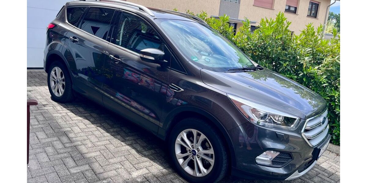 Ford Kuga 29.662 km 13.490 &euro; Oer-Erkenschwick 45739