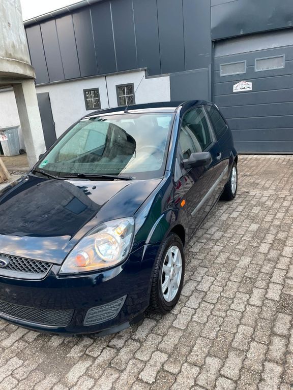 Ford Fiesta 157.200 km 1.950 € Bottrop 46238