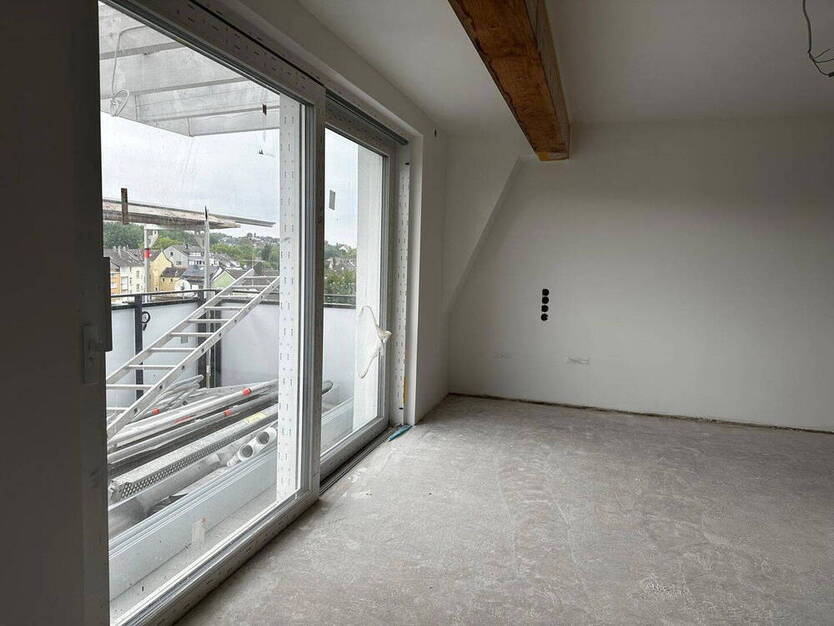 4 Zimmer-Wohnung mit Balkon, Barrierefrei, Aufzug, mit günstigen Sonnen-Energie (A+)