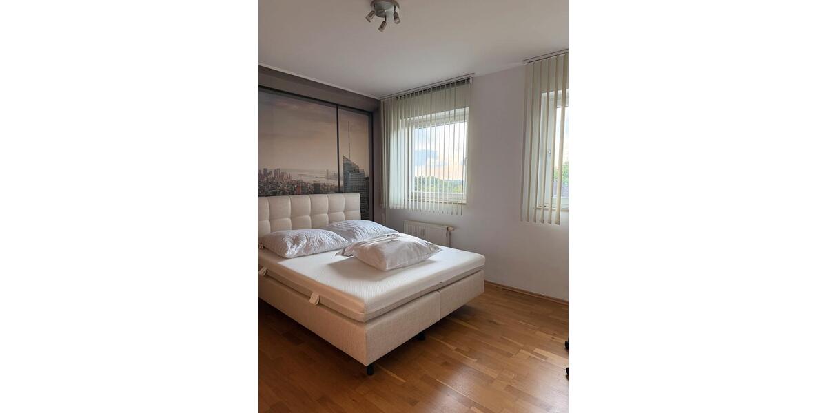 Etagenwohnung Velbert Velbert-Mitte - 2 Zimmer, 60 m&sup2;, 1.400&euro; | Angebot:27600972