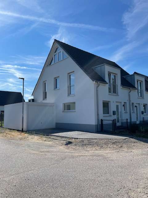 Haus zum Mieten in Hünxe 1.454,35 € 107.73 m² 5 zimmer
