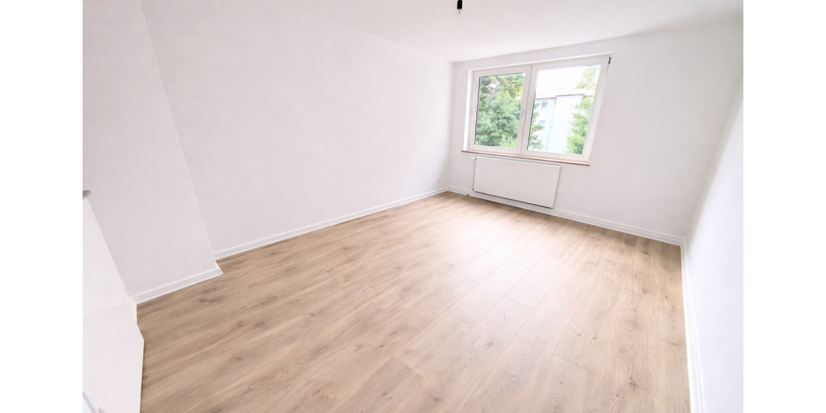 **Balkon gefällig? +Raufasertapeten +neuer Laminat +Tageslichtbad +großzügig** 3 zimmer