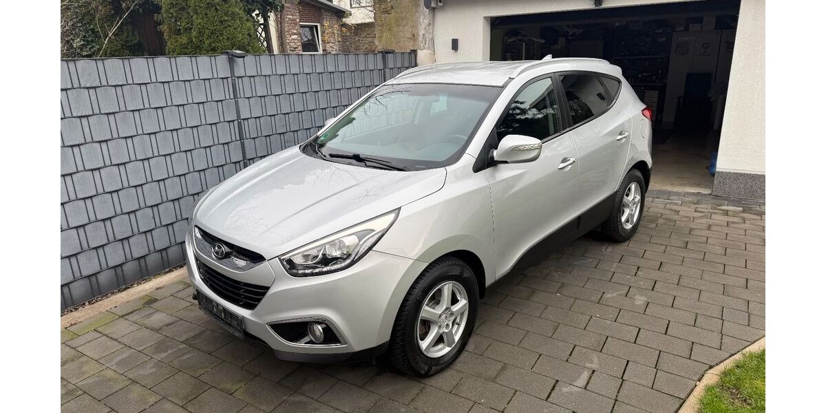 Hyundai ix35 115.000 km 9.400 € Duisburg 47137