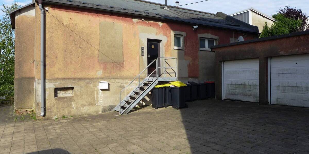 Imposantes Mehrfamilienhaus mit separatem Hintergebäude in zentraler Lage von Velbert. zimmer