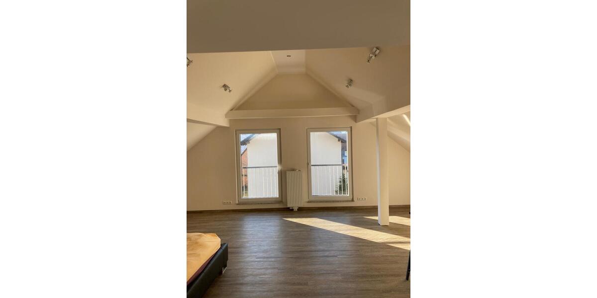 Schöne, helle und renovierte DG Wohnung in Ufhausen 3 zimmer