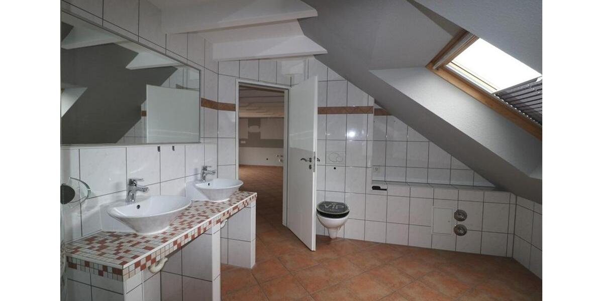 Dachgeschoßwohnung Duisburg Essenberg - 2 Zimmer, 65 m&sup2;, 550&euro; | Angebot:26111465