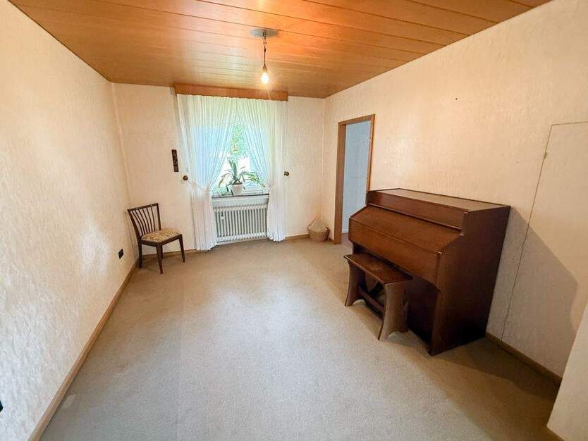 Doppelhaushälfte mit großem Garten und zwei Garagen in Recklinghausen- Hochlar 6 zimmer