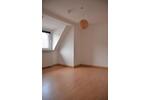 PRIVAT: Moderne 2,5 Zi. Dachgeschoss-Wohnung in ruhiger zentraler Top-Lage, ohne Balkon