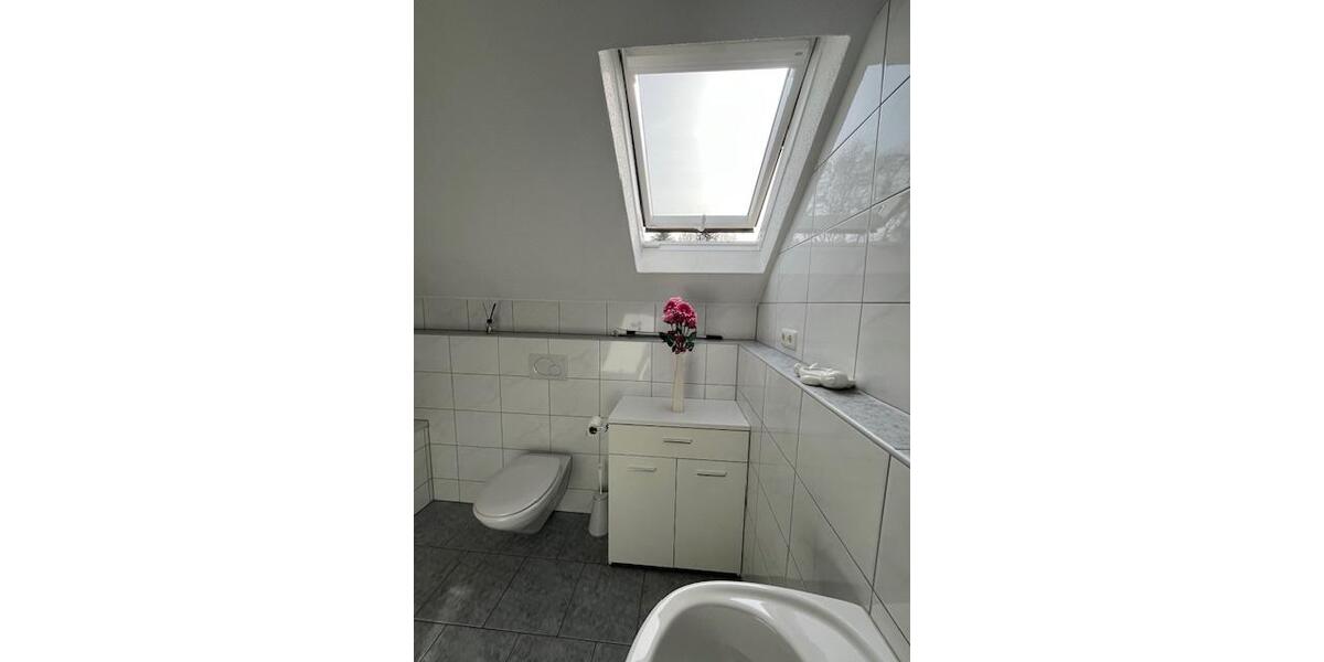 Dachgeschoßwohnung Duisburg Ruhrort - 2 Zimmer, 80 m&sup2;, 650&euro; | Angebot:26420603